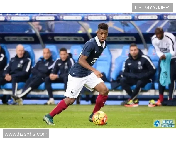 足球球星经典抢断技巧解析全面提升防守能力与比赛掌控力 足球球星经典抢断技巧解析全面提升防守能力与比赛掌控力